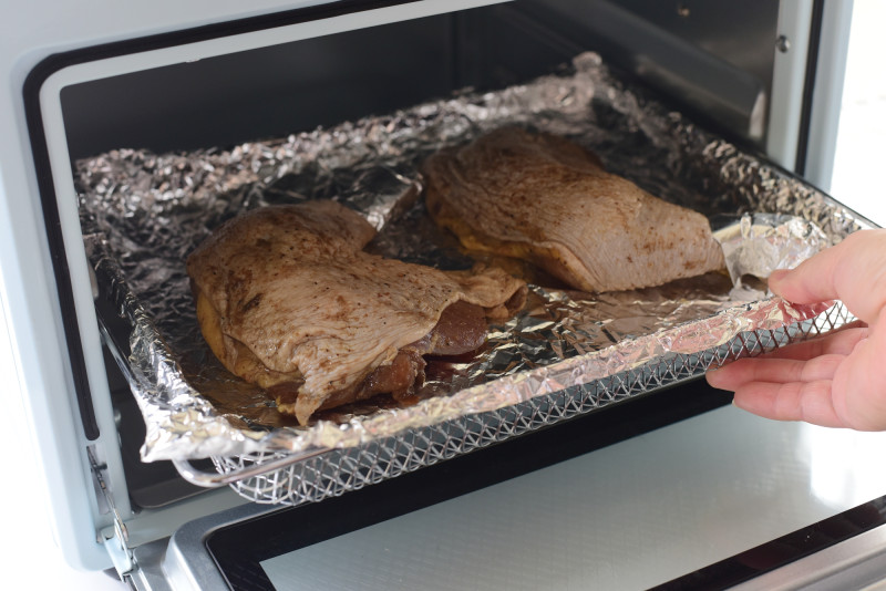 Steps for Making Crispy and Tender Roasted Chicken Legs