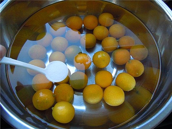 Steps to Make Salted Kumquats