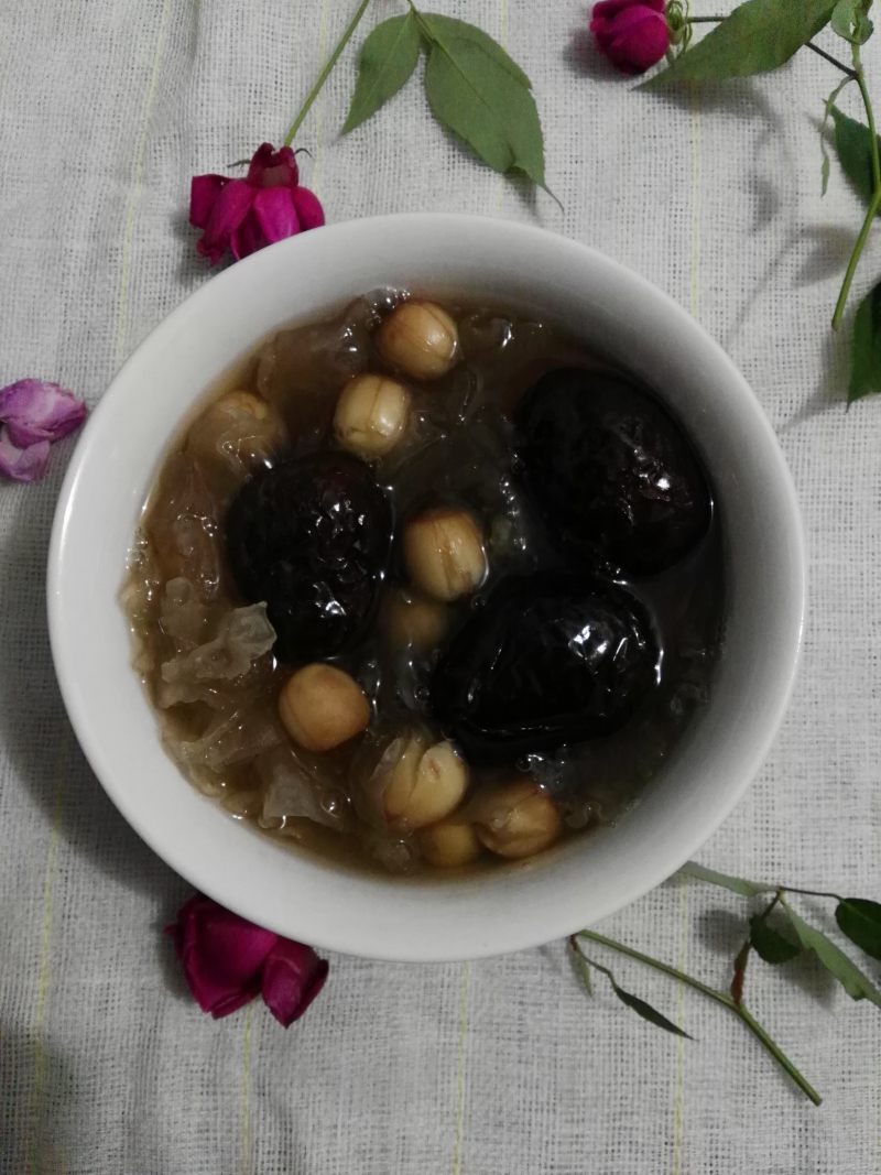 Lotus Seed, Red Date and Tremella Soup