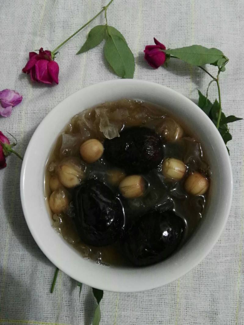 Steps to Make Lotus Seed, Red Date and Tremella Soup