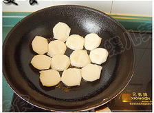 Steps for Cooking Fried Rice Cake with Ground Tea