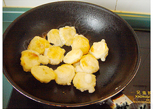 Steps for Cooking Fried Rice Cake with Ground Tea