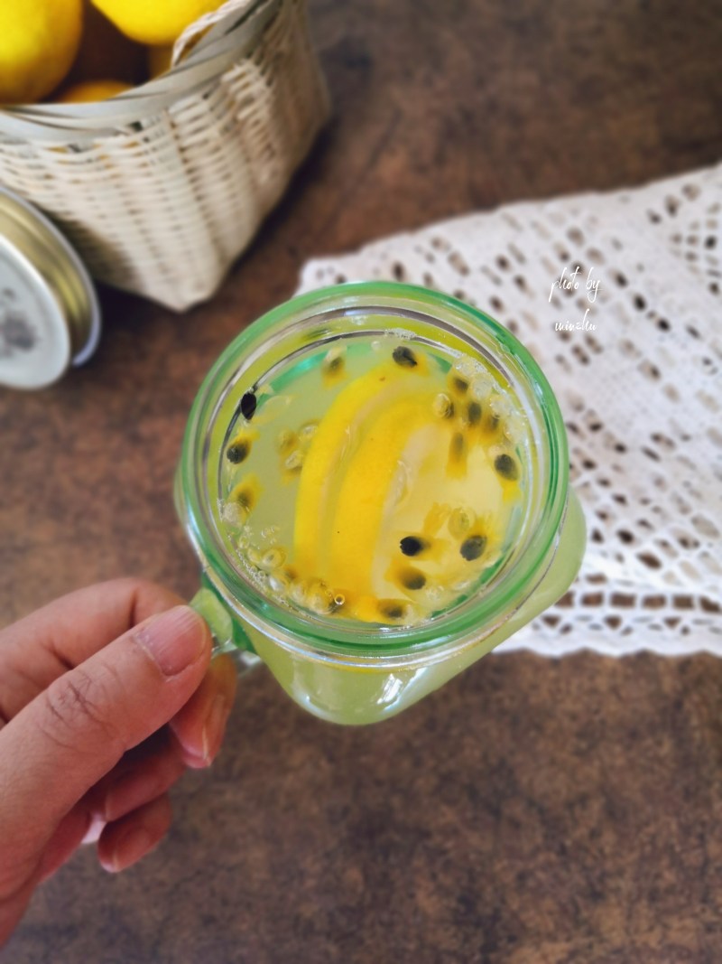 Lemon Passion Fruit Water