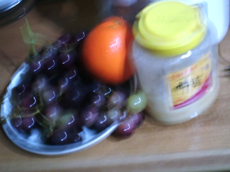 Steps for Making Fresh Orange and Red Grape Honey Juice