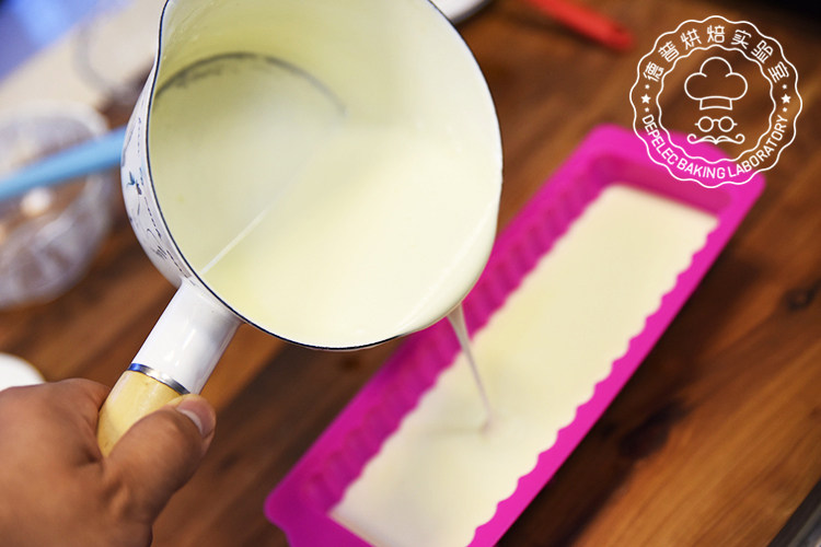 Raspberry Chocolate Mousse Preparation Steps