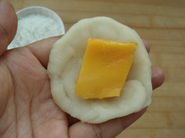 Steps to Make Mango Glutinous Rice Cakes