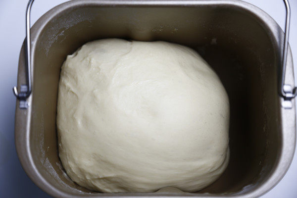 Steps for Making Coconut Bread (Bread Machine Version)