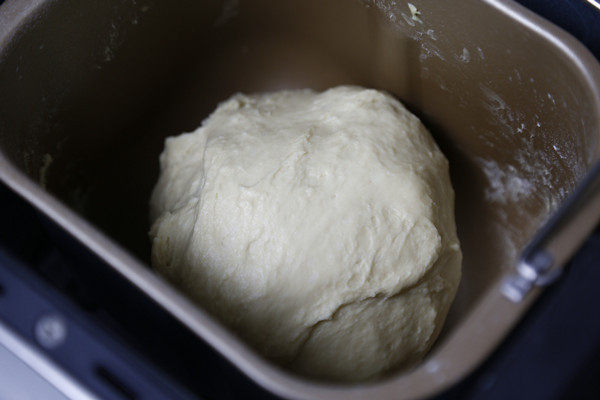 Steps for Making Coconut Bread (Bread Machine Version)