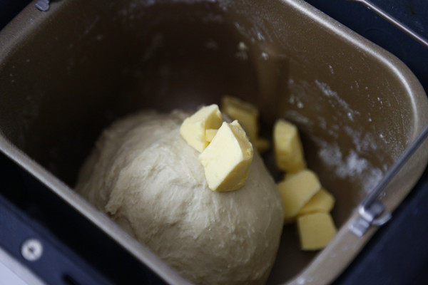 Steps for Making Coconut Bread (Bread Machine Version)