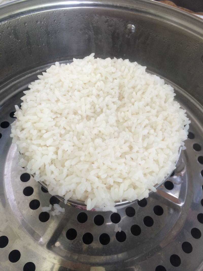 Steamed Rice with Water Separation