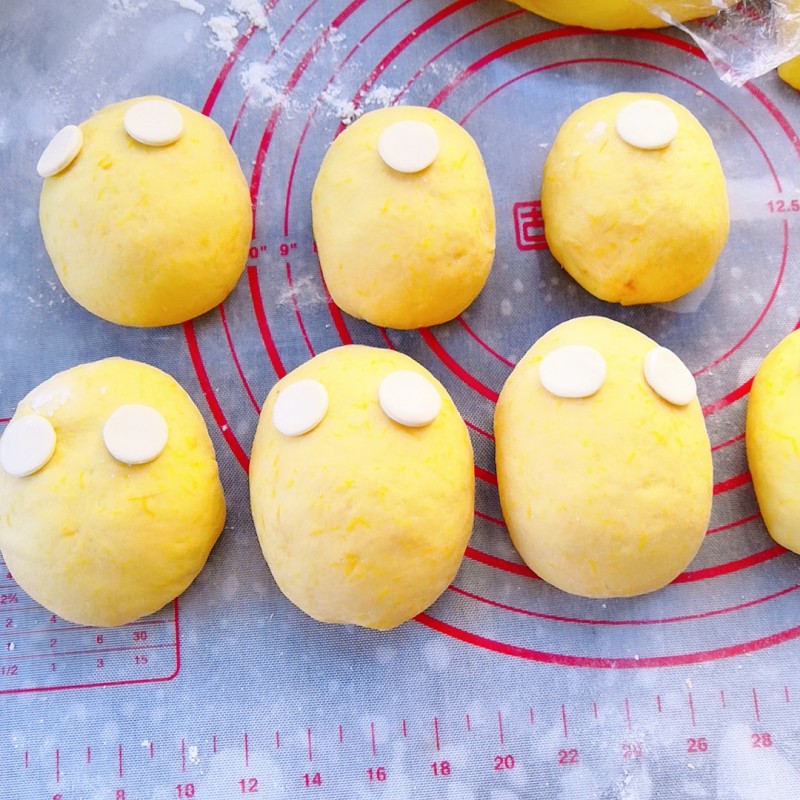 Steps to Make Minion Red Bean Buns