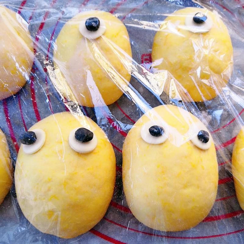 Steps to Make Minion Red Bean Buns