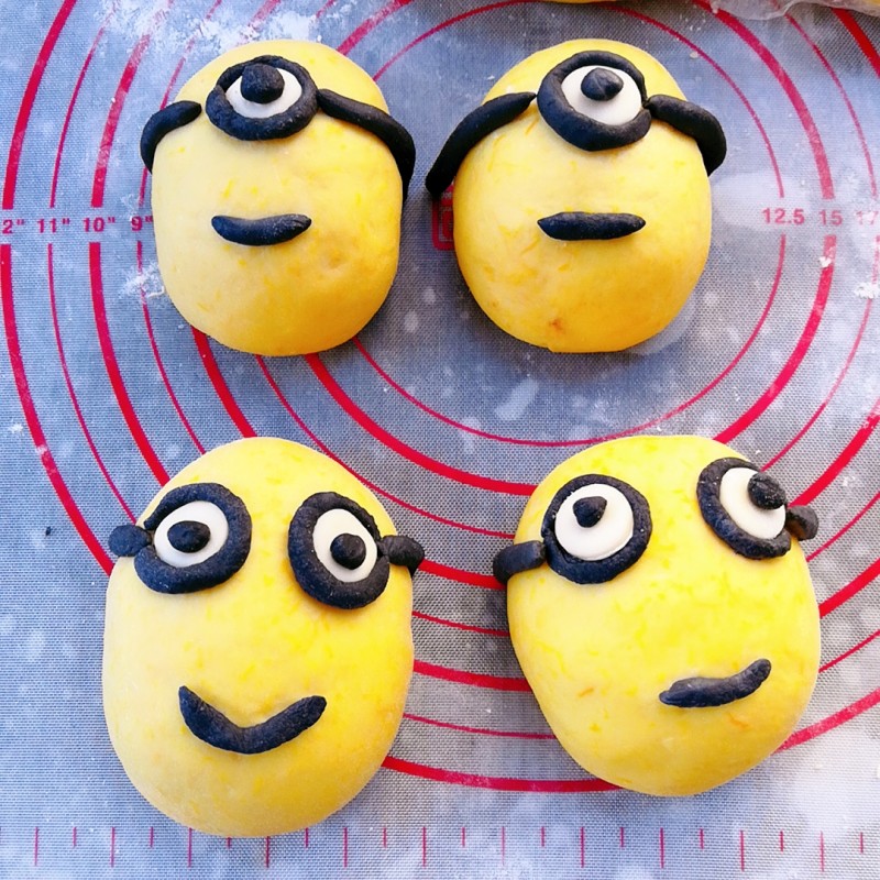 Steps to Make Minion Red Bean Buns