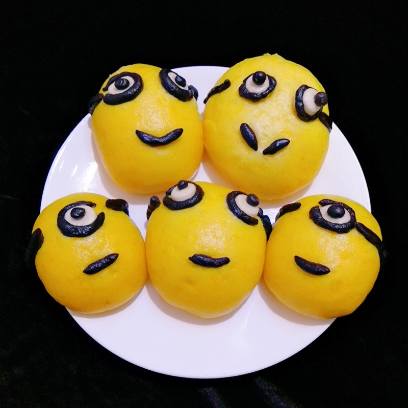 Steps to Make Minion Red Bean Buns