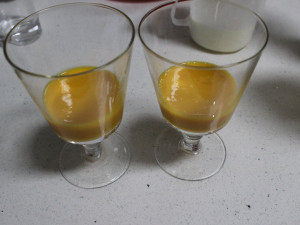 Steps to make Mango Yogurt Jelly