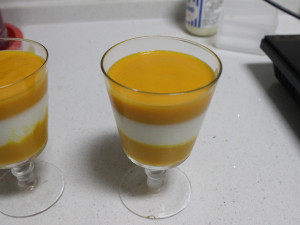 Steps to make Mango Yogurt Jelly