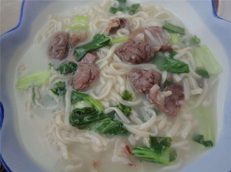 Green Vegetable Beef Noodle Soup