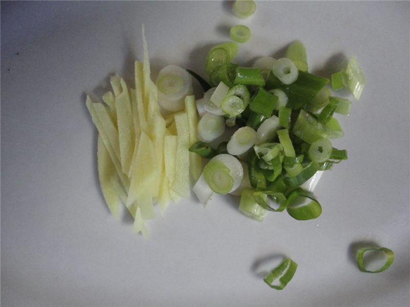 Steps for Making Green Vegetable Beef Noodle Soup