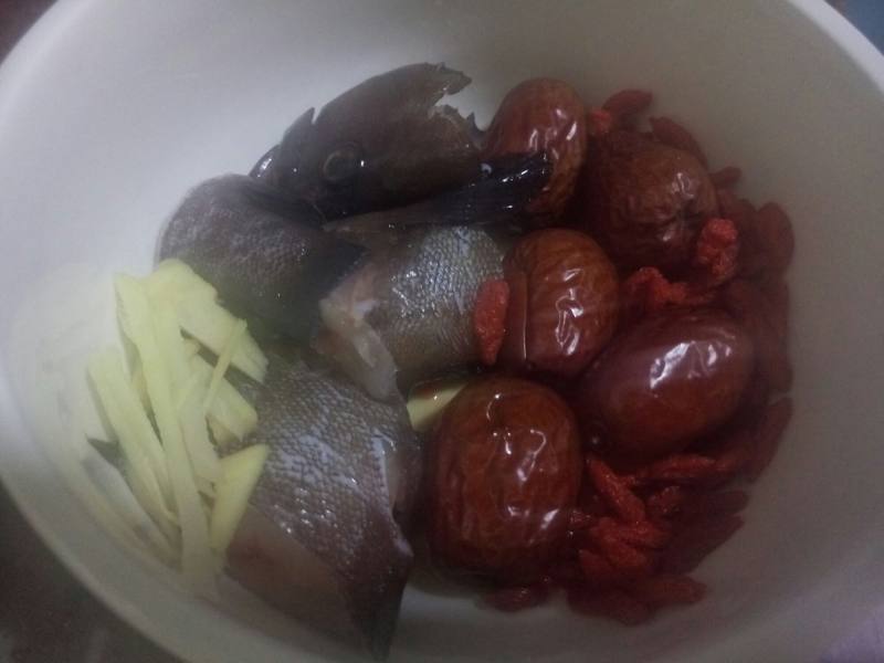 Steps to Make Red Dates and Goji Berry Grouper Soup