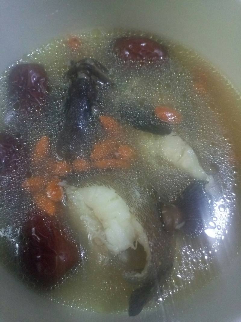 Steps to Make Red Dates and Goji Berry Grouper Soup