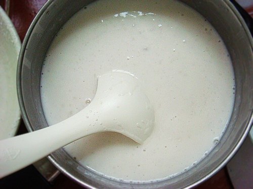 Detailed Steps for Cooking Coconut Milk Water Chestnut Cake