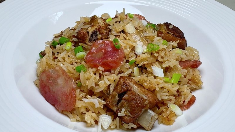 Steps for cooking Sausage and Pork Ribs Braised Rice