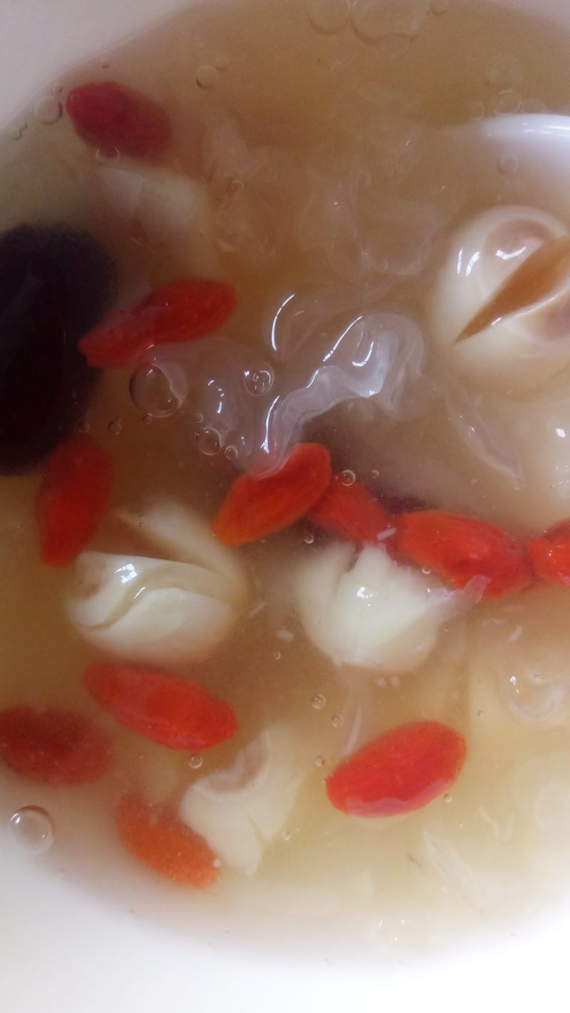 Lotus Seed and Tremella Soup