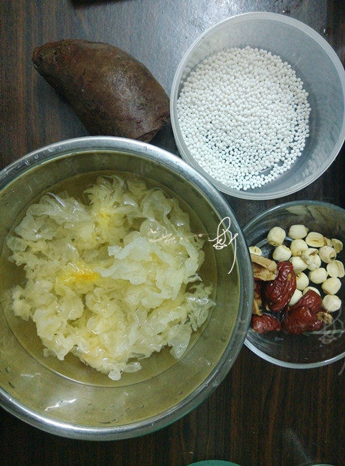 Step-by-Step Instructions for Making Purple Sweet Potato and Tremella Soup