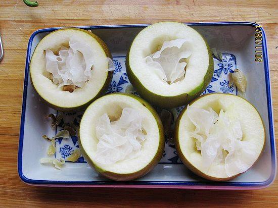 Steps for Cooking Steamed Pear with Lily