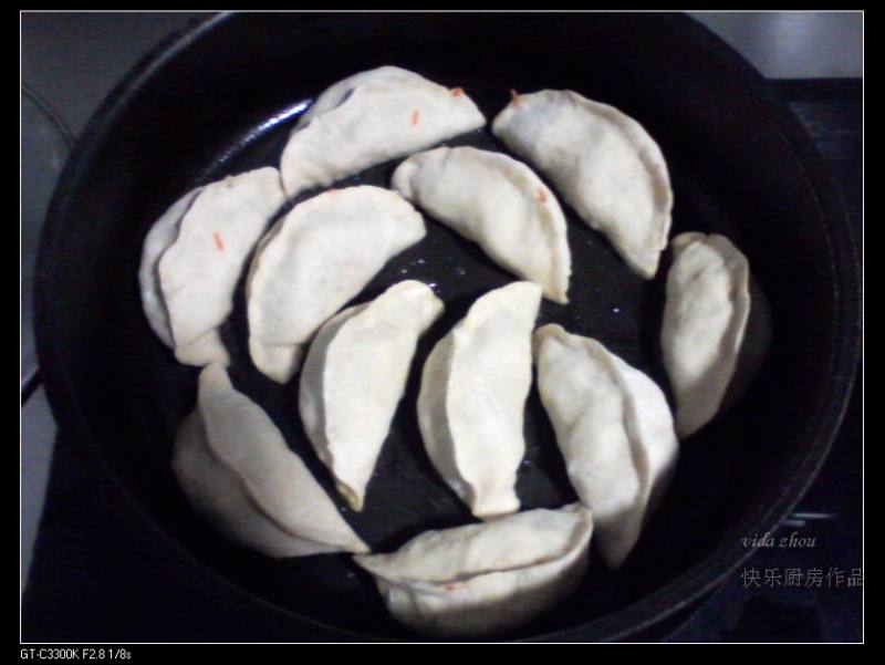 Steps for Making Crispy Mixed Vegetable Pan-Fried Buns