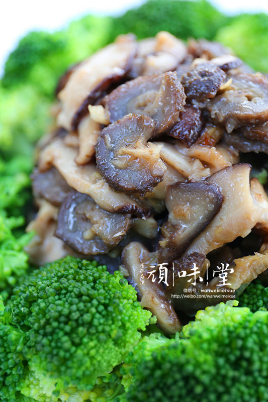 Stewed Sea Cucumber with Shiitake Mushroom and Oyster Sauce