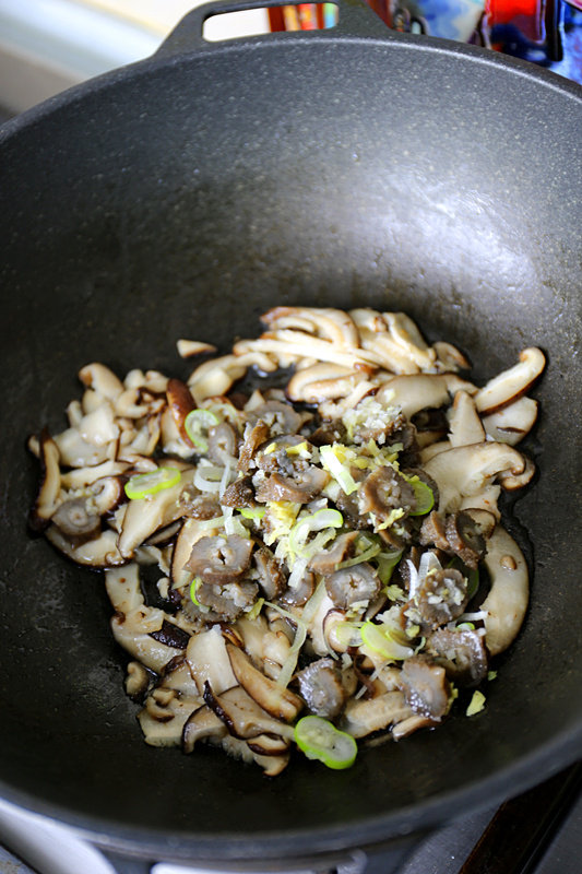 Steps for Stewed Sea Cucumber with Shiitake Mushroom and Oyster Sauce