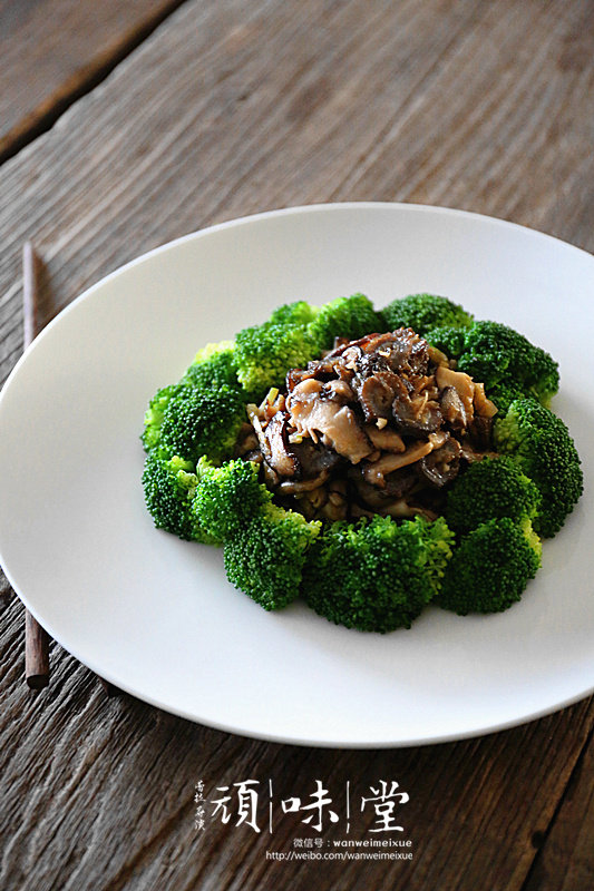 Stewed Sea Cucumber with Shiitake Mushroom and Oyster Sauce