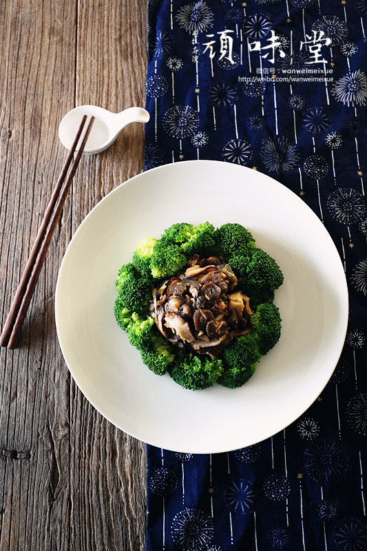 Stewed Sea Cucumber with Shiitake Mushroom and Oyster Sauce