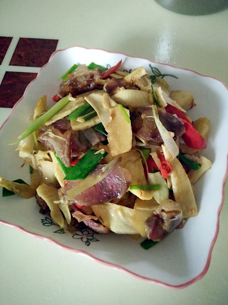 Stir-fried Winter Bamboo Shoots with Chinese Sausage