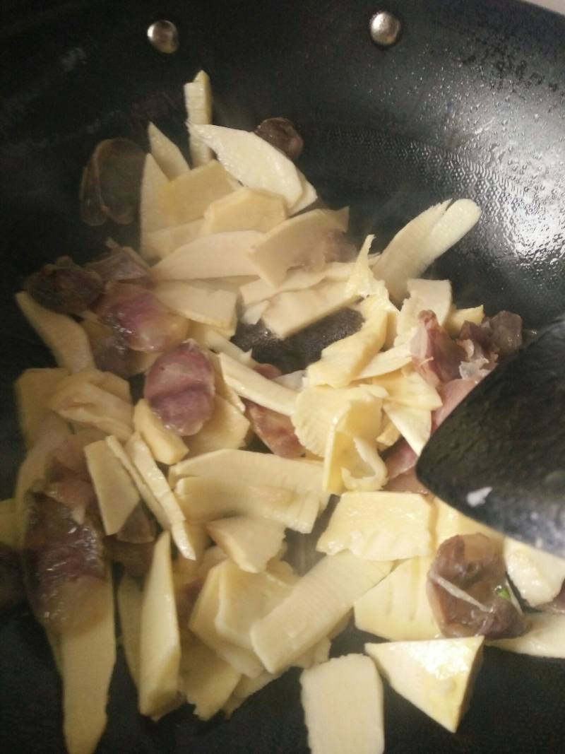 Stir-fried Winter Bamboo Shoots with Chinese Sausage Steps