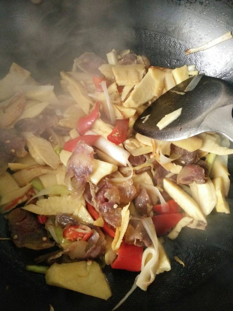 Stir-fried Winter Bamboo Shoots with Chinese Sausage Steps