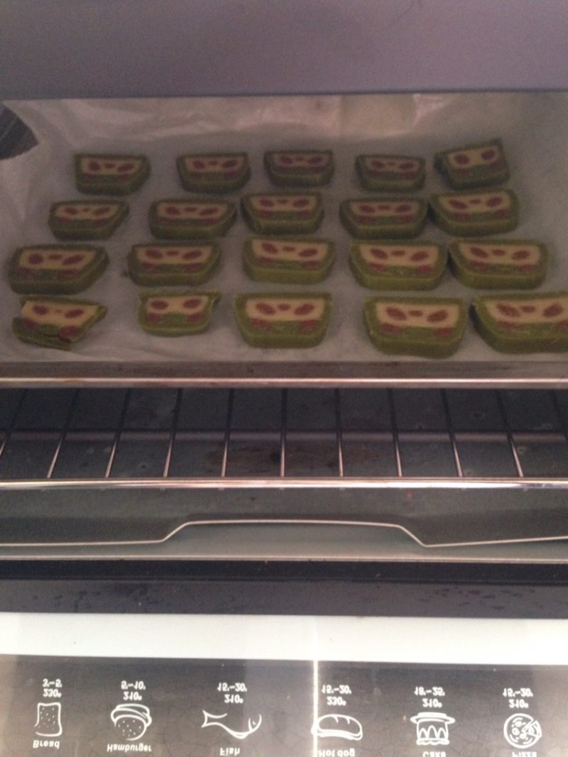 Steps for Making Panda Matcha Cocoa Cookies