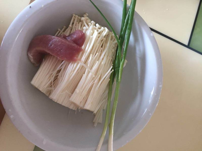 Steps for Cooking Shiitake Mushroom and Lean Pork Soup