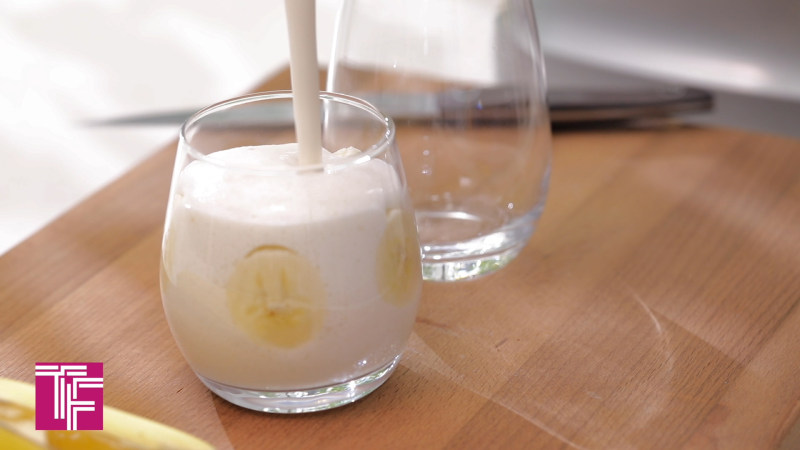 Steps to Make Banana Smoothie