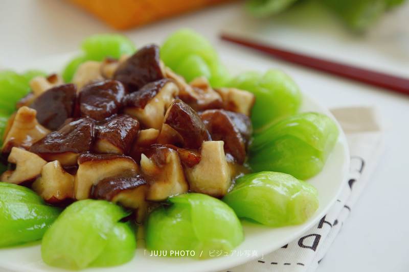 Detailed Steps for Cooking Highly Attractive Stir-Fried Oilseed Rape with Shiitake Mushrooms