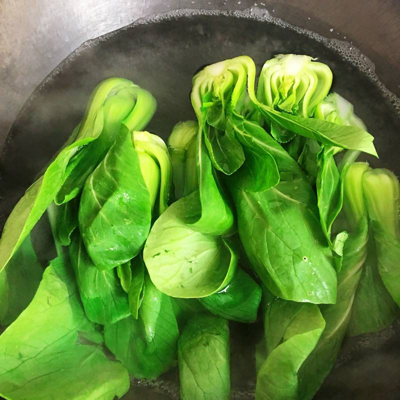 Detailed Steps for Cooking Highly Attractive Stir-Fried Oilseed Rape with Shiitake Mushrooms