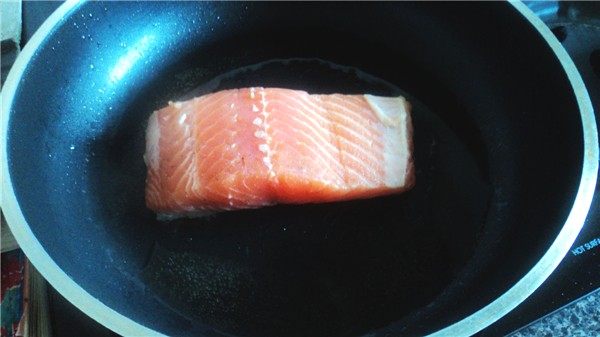 Steps for Cooking Lemongrass Salmon