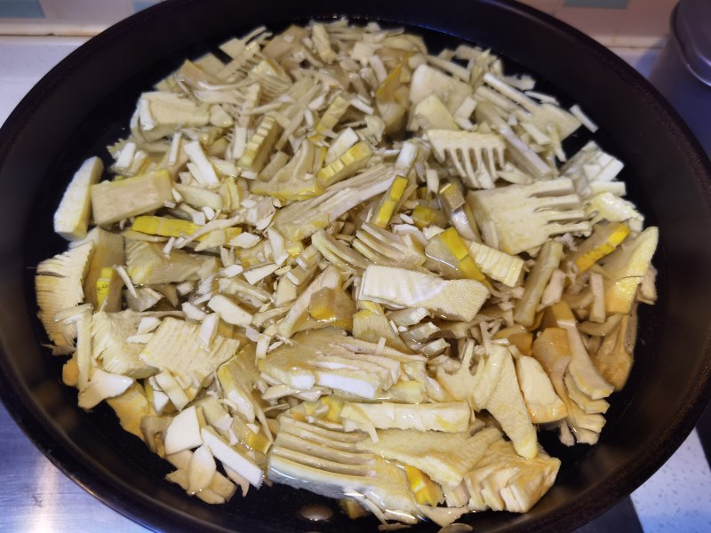 Steps for Cooking Spicy Pickled Bamboo Shoots