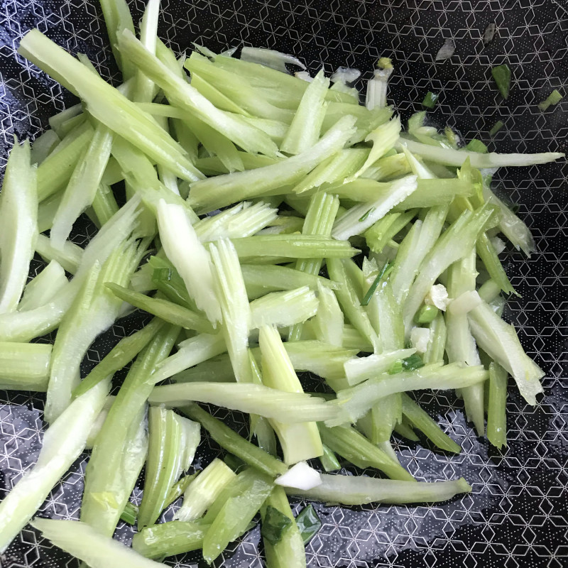 Step-by-Step Guide to Cooking Celery and Lily Bulb Stir-Fry