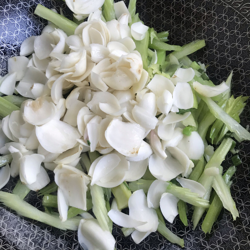 Step-by-Step Guide to Cooking Celery and Lily Bulb Stir-Fry