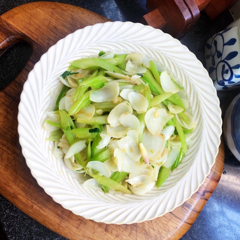 Step-by-Step Guide to Cooking Celery and Lily Bulb Stir-Fry