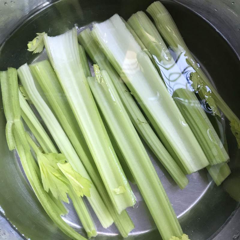 Step-by-Step Guide to Cooking Celery and Lily Bulb Stir-Fry