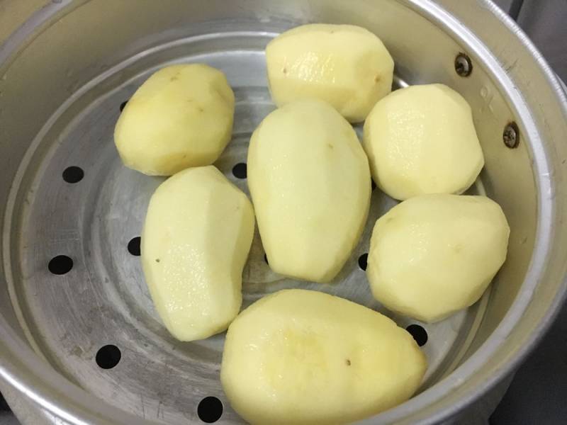 Steps for Making Buttered Potatoes (Super Easy and Delicious)