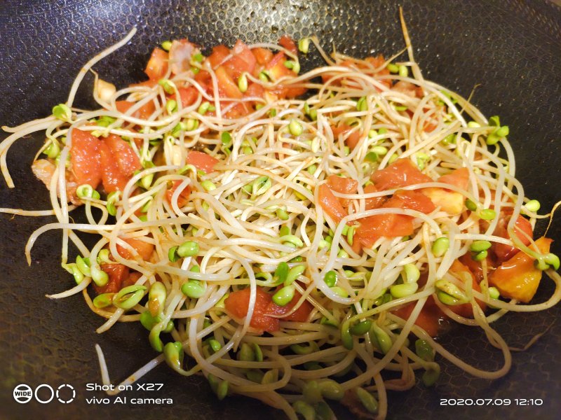 Steps for Making Bean Sprout Stir-Fried Noodles